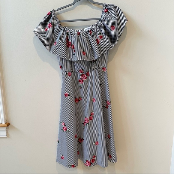 Calvin Klein Embroidered and Striped Off the Shoulder Dress Size 4 - Picture 4 of 8